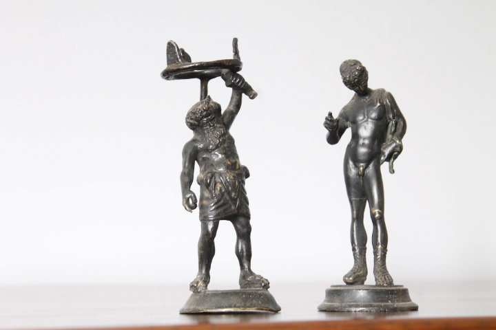 Ancienne paire de personnages en bronze, début XIXe siècle. Figures classiques.